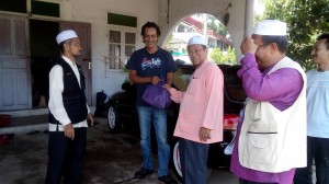 52 Ketua DUPNT, Dato Husin Awang, SU Ust Ismail Osman dan AJK DUPNT Ust Nik santuni mangsa banjir